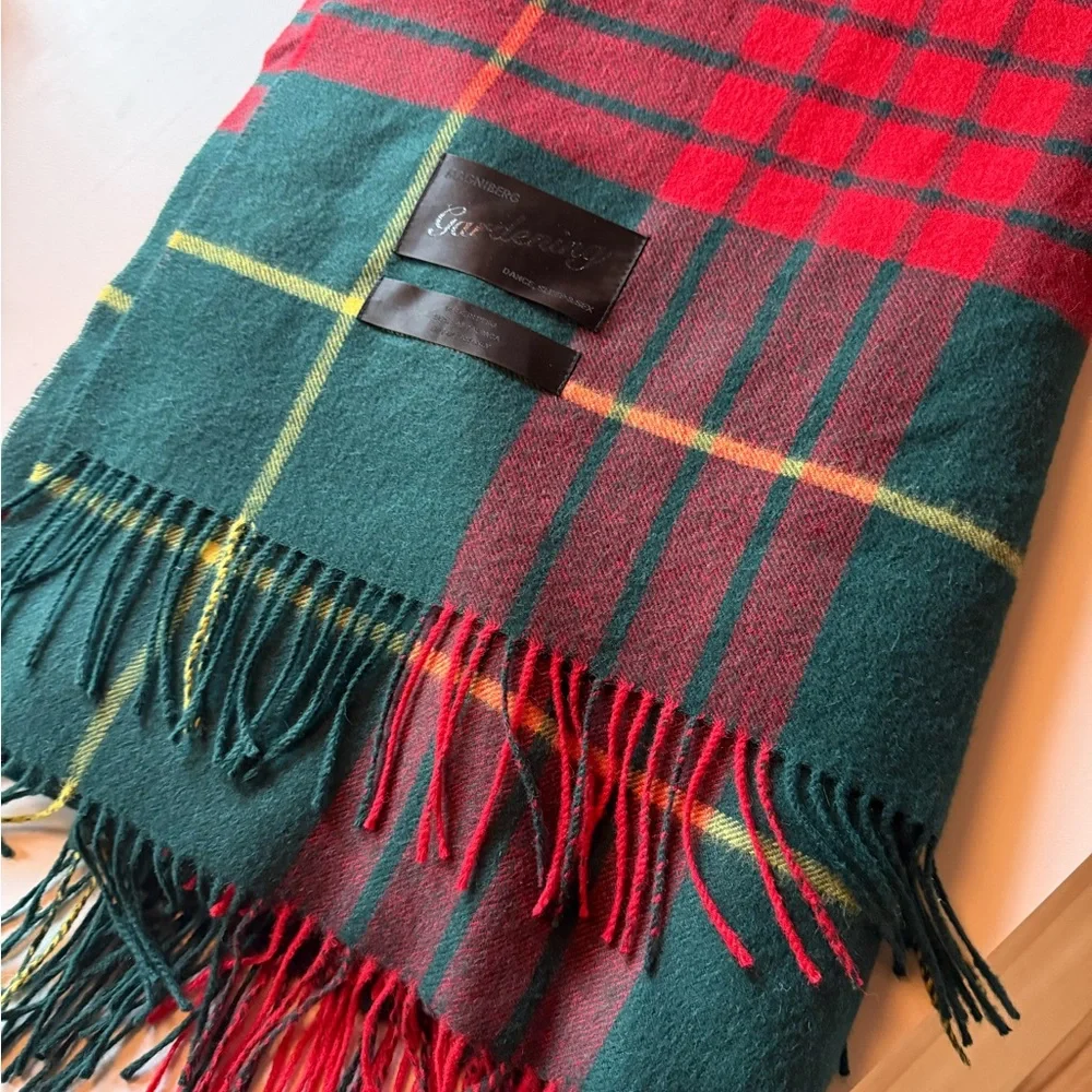 Plaid Green and Red Blanket Magniberg - Picture 3 of 5